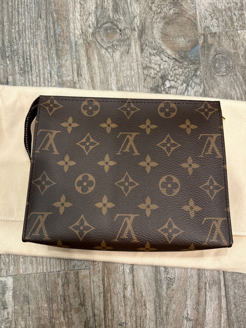 🖤 Louis Vuitton Monogram Toiletry 19 Pouch - Picture 3 of 9
